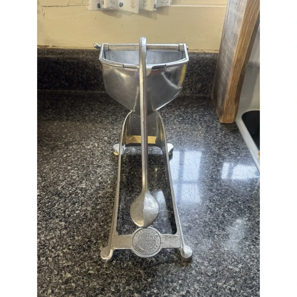 Wear-Ever JUICER aluminum 1930s Juice Press Patent 86217 Vintage